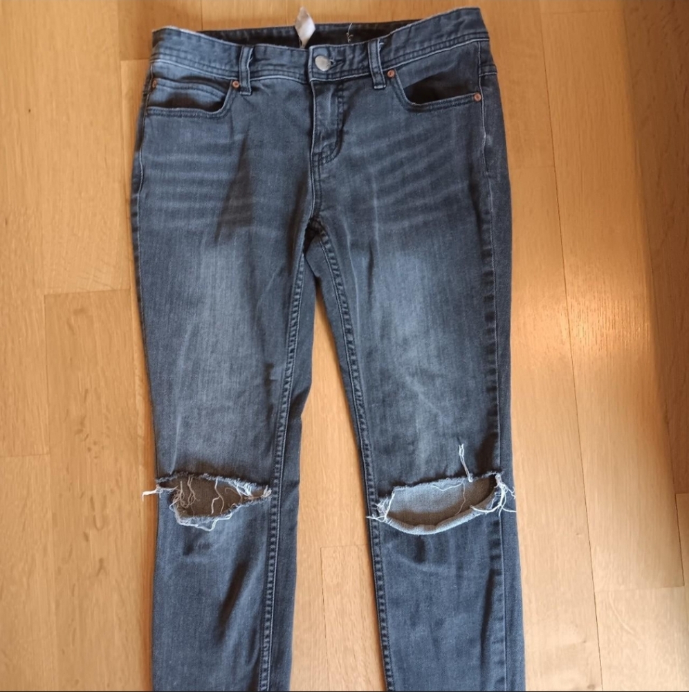 Jean distressed capri pants!!